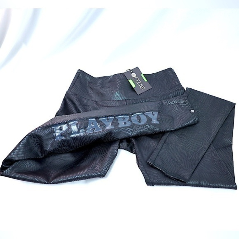 🅽🅴🆆 Onzie x 𝐏𝐋𝐀𝐘𝐁𝐎𝐘 long black shimmery faux leather-like leggings, M